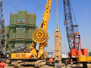 徐工XG600D連(lian)續牆抓(zhuā)鬥上海(hai)灘秀大(da)鍋重器(qi)風采