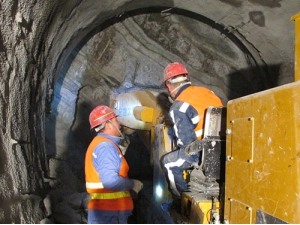 十餘台(tái)徐工掘(jué)進機貴(gui)陽地鐵(tiě)展風采(cai)