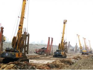 徐工(gōng)連續牆(qiang)機群樂(lè)山施工(gong)