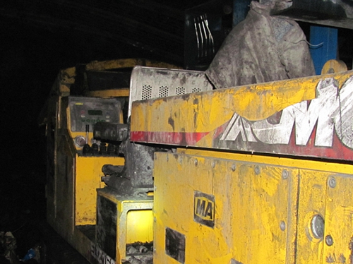 煤(mei)礦機械(xie)施工1