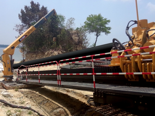 徐(xú)工XZ5000水平(ping)定向鑽(zuàn)機成功(gōng)川越馬(ma)來西亞(ya)海灣